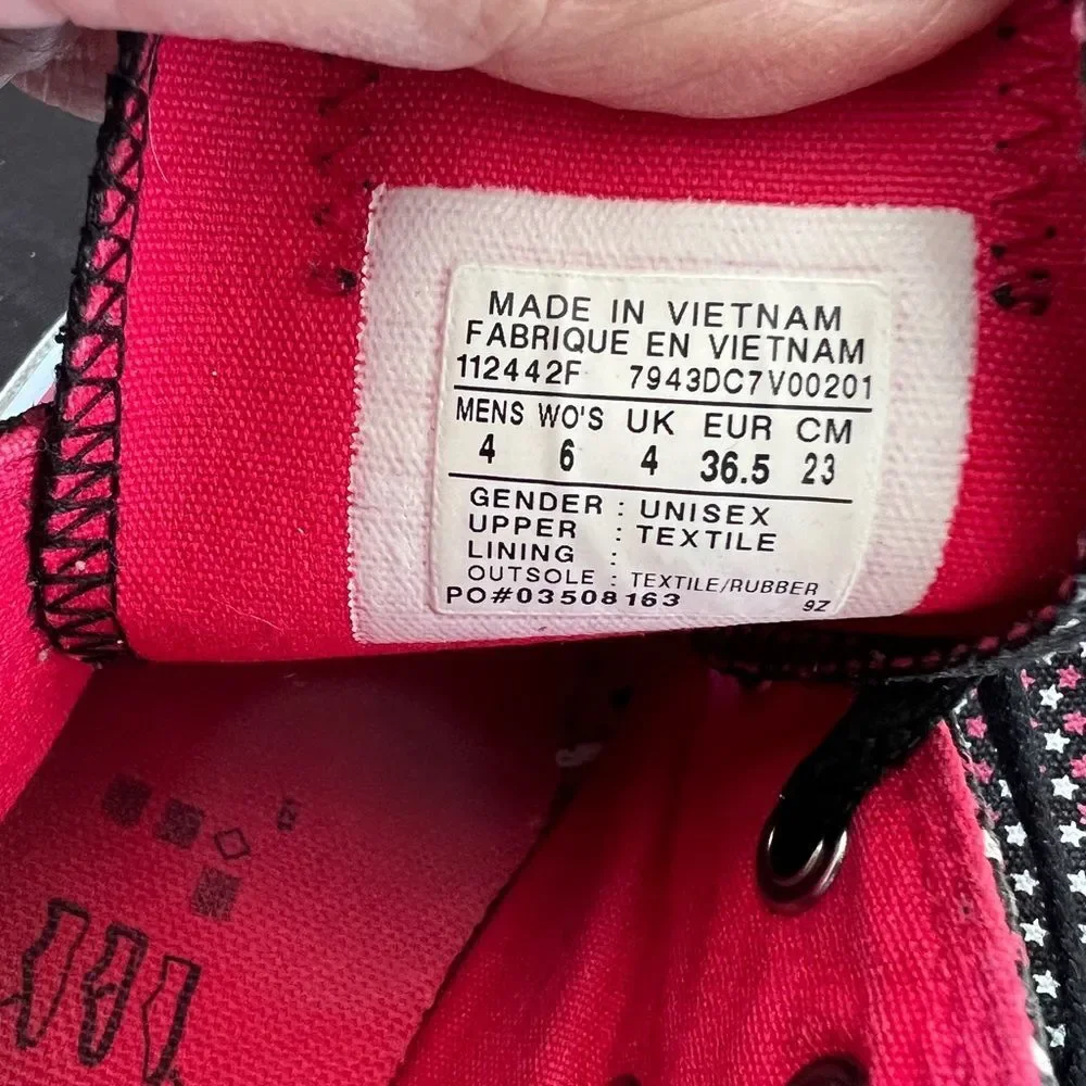 Converse Black and Red Sneakers M4W6 - Picture 9 of 9